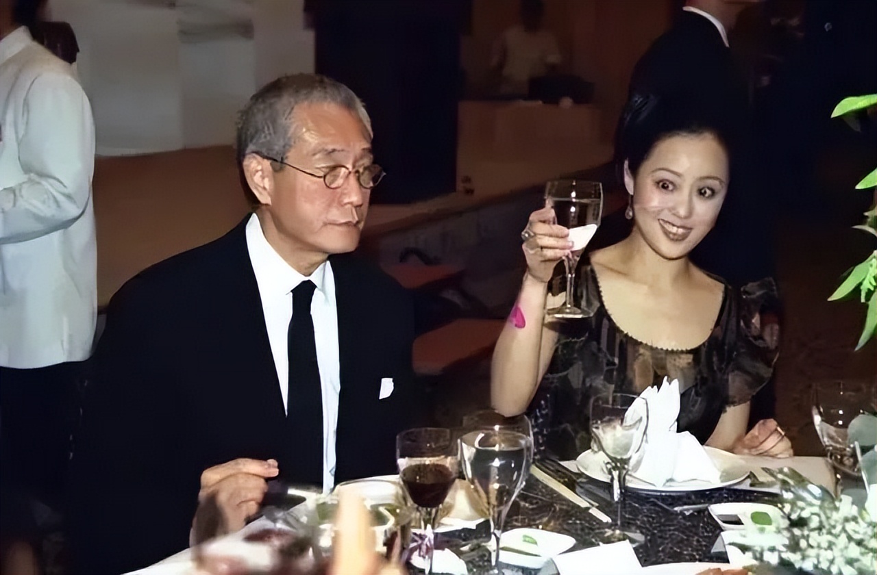 心机女搞垮富豪,拜金女把土豪搞破产完整