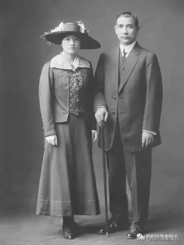 老照片纪念宋庆龄诞辰129周年