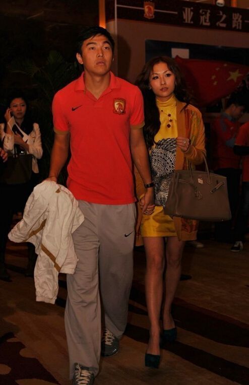 国足太太团斗艳美如画,国足太太团真实身材