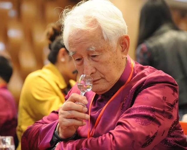 聂卫平被季克良拿走的酒瓶图片,聂卫平拿了多少奖金