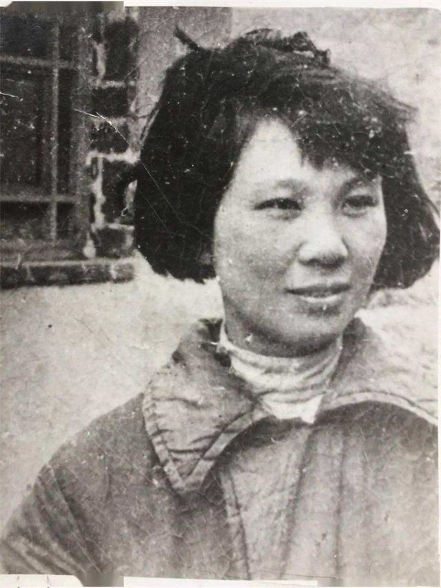 49年重庆农民发现*铐手**女尸，隐瞒26年后报警，女尸身份令*德朱**动容