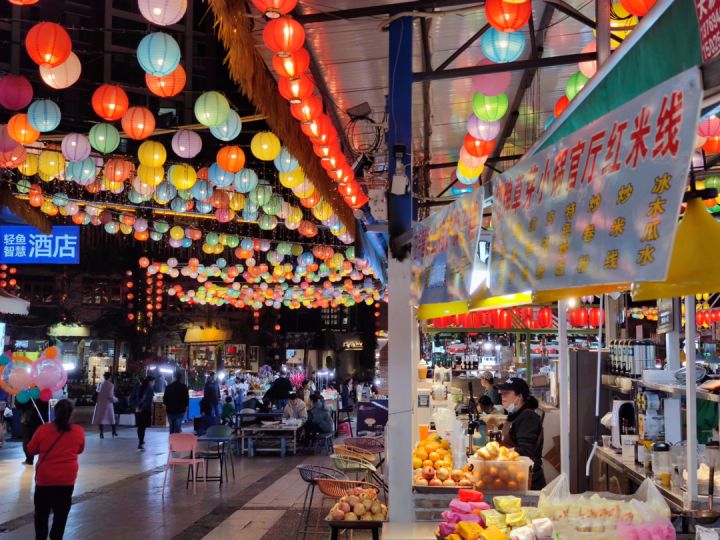 这座好吃好玩好住的云南小城，我劝你一定早点去