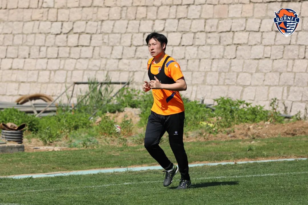 中超青岛海牛2-2大连人郑龙,郑龙在青岛海牛什么时候登场