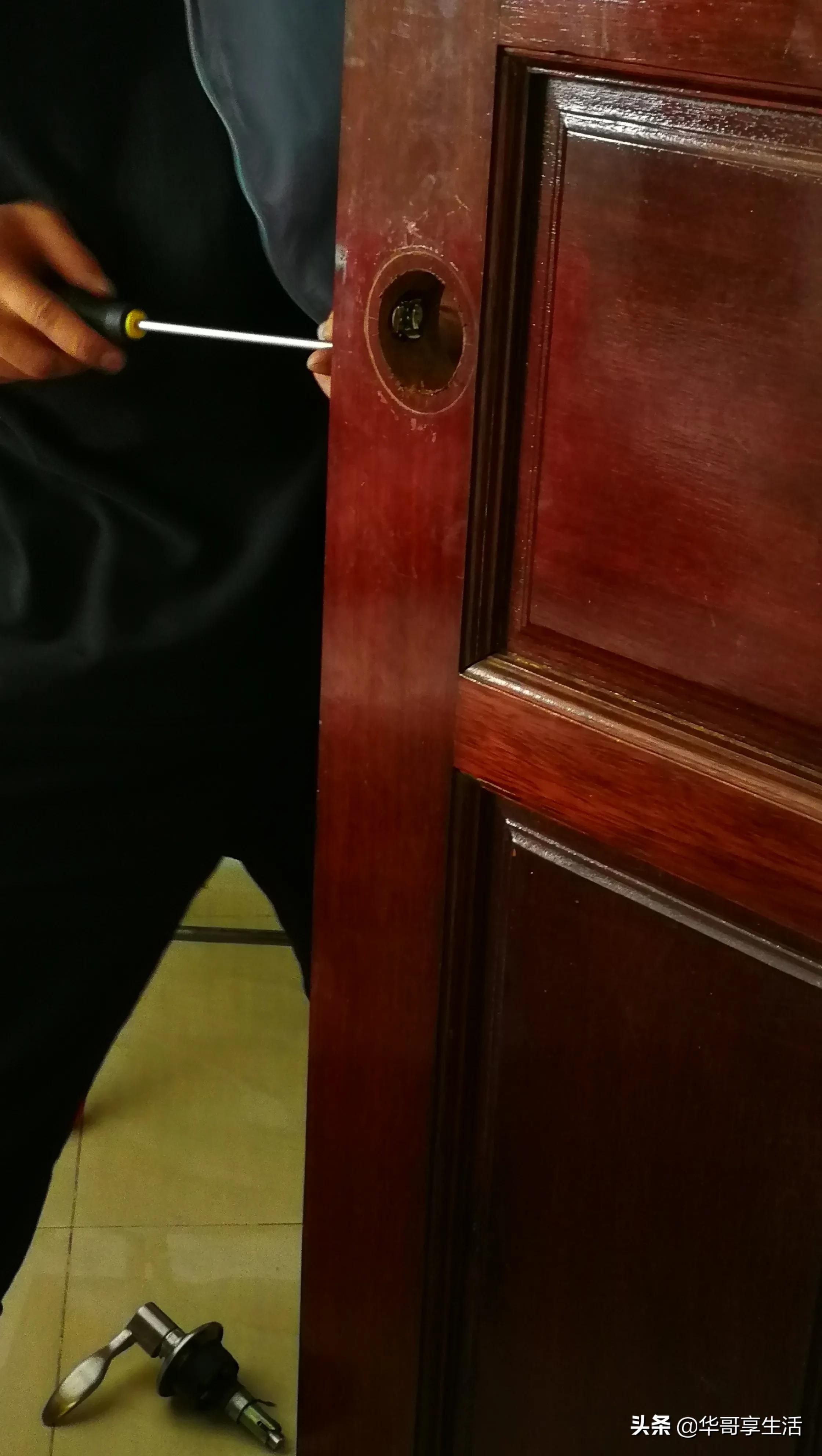 小长假居家被人开锁一秒钟，收费80元