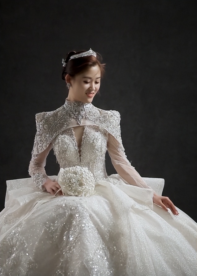 陈萌婚后挥霍无度,购买一整套宝格丽首饰,单条项链价值两万多