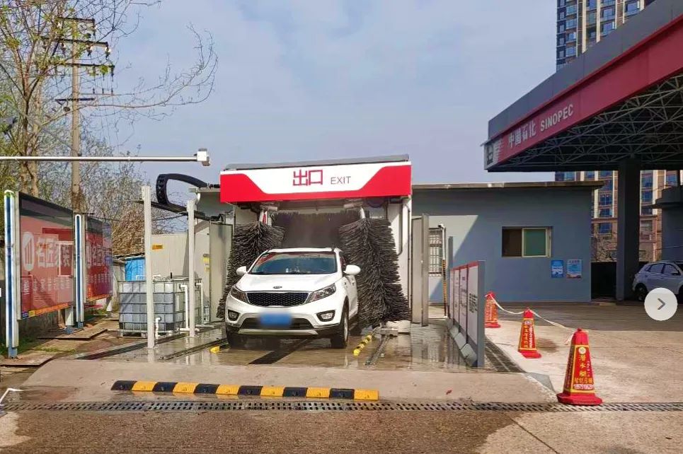 暴雨天雨水洗车,下暴雨免费洗车