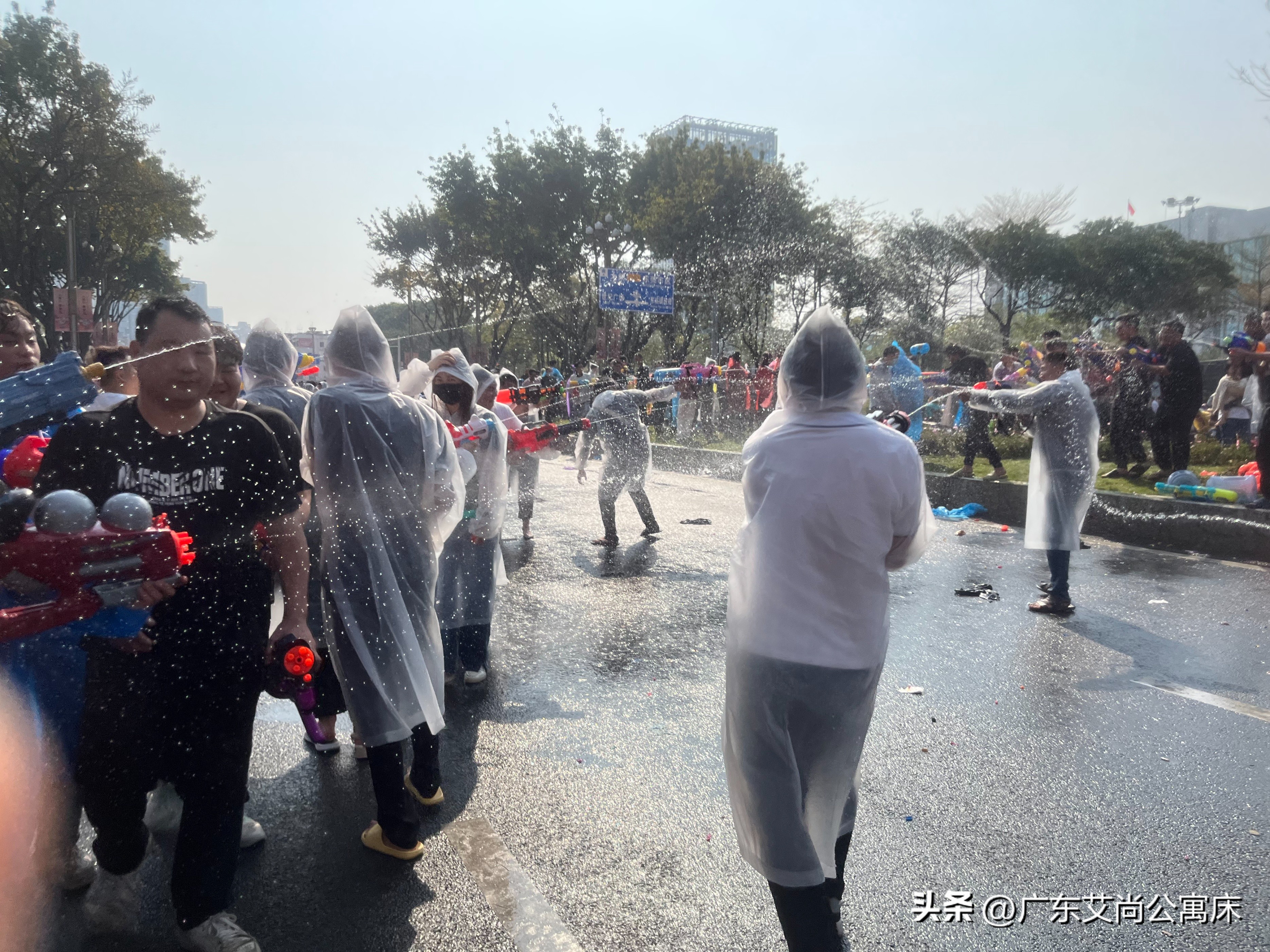 东坑二月二泼水节,东莞东坑月明湖泼水