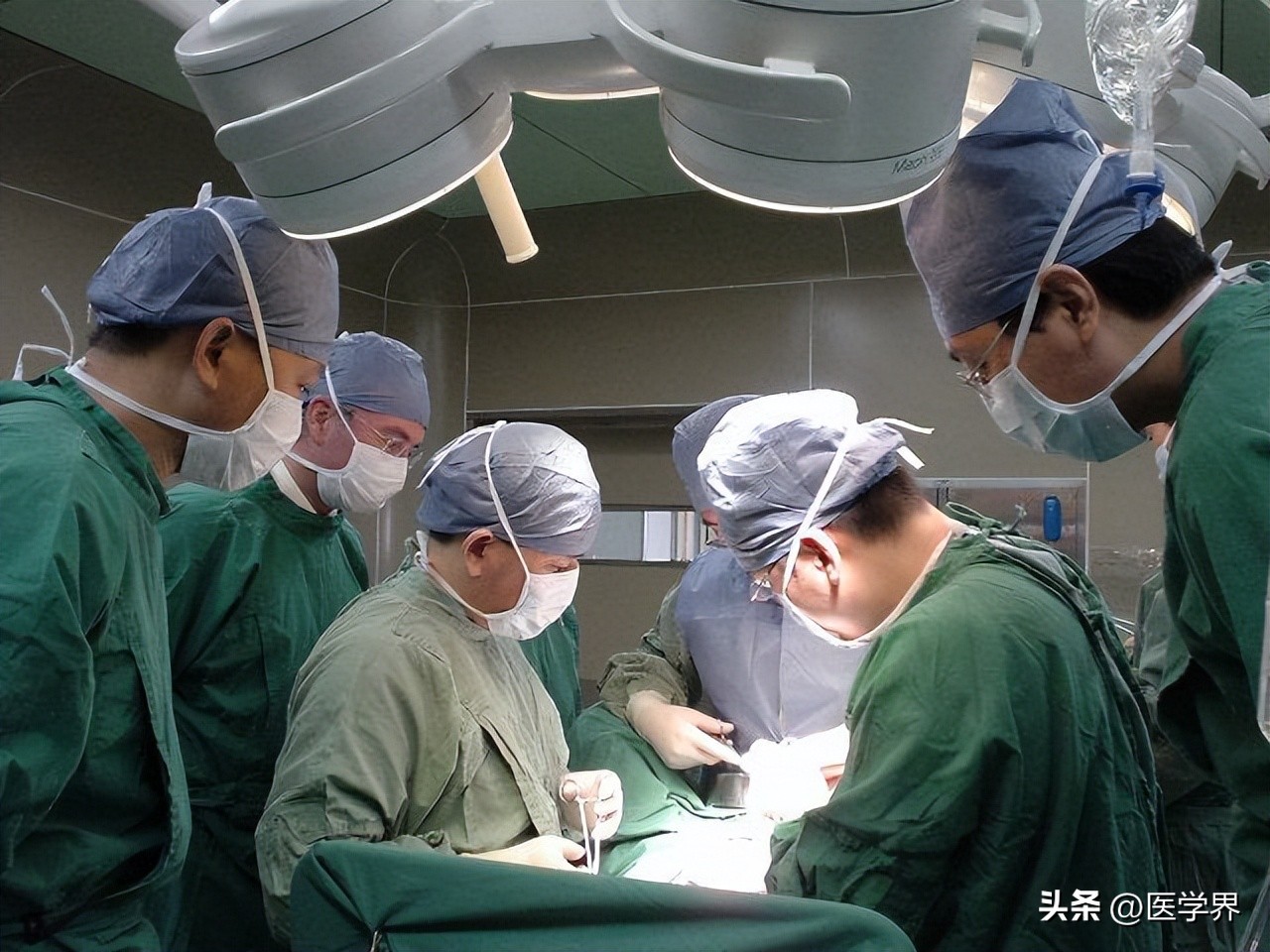 从技术员到学科主委，他带领的大肠癌多学科团队比肩国际