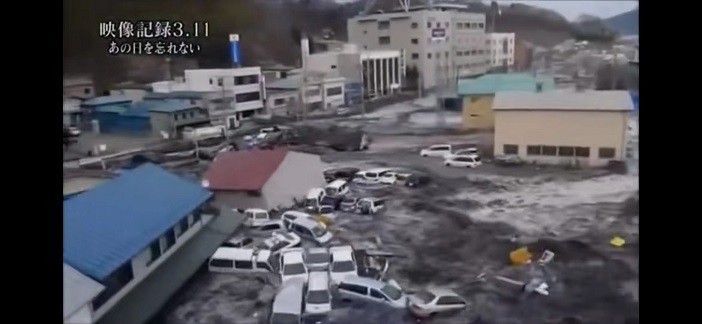 日本大地震引发的海啸震撼画面,日本大地震海啸最严重的视频