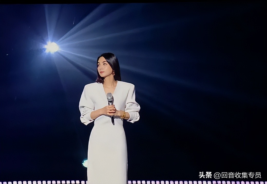 she现场演绎恋人未满ella为什么哭,ella乘风破浪唱恋人未满she