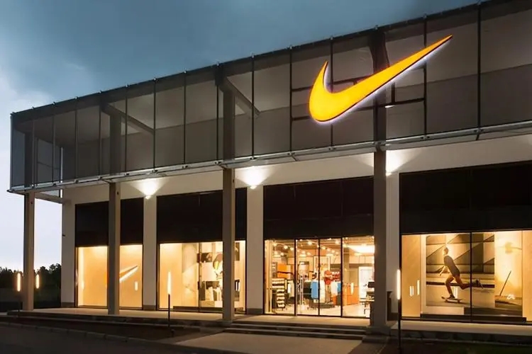 耐克最近现状,耐克是如何一步步跌落神坛的呢