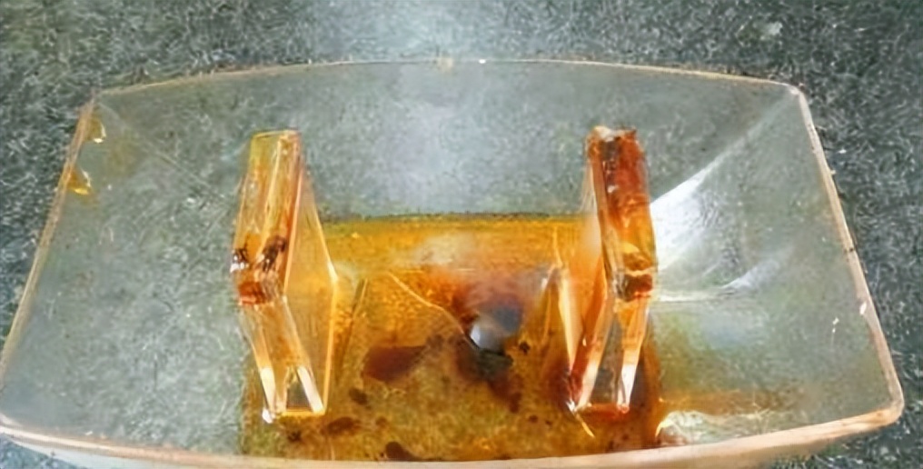 油烟机里的废油怎么处理可以浇花,油烟机的废油处理方法