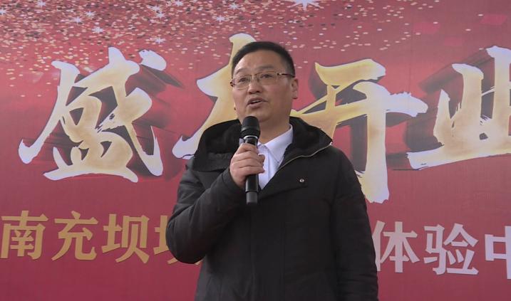 花篮摆了半条街!南充嘉陵的龙蟠竟然办起一个“宴会中心”了!