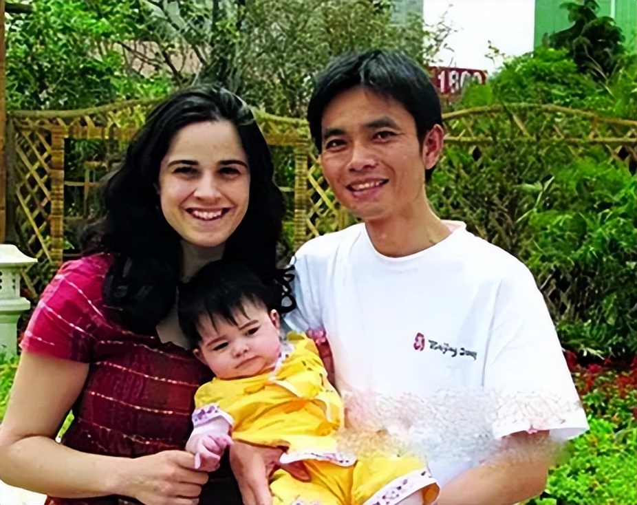 中国农村小伙娶外国美女，后定居美国相妻教女，15年过去仍很幸福