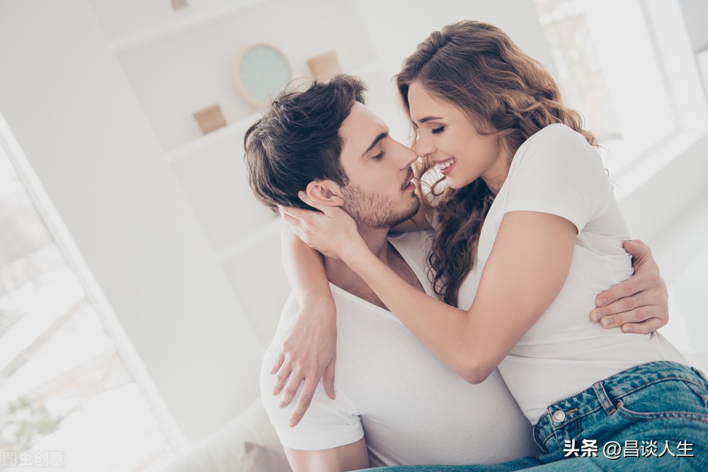 恋爱要不要和男生同住,恋爱期间要不要每天聊天