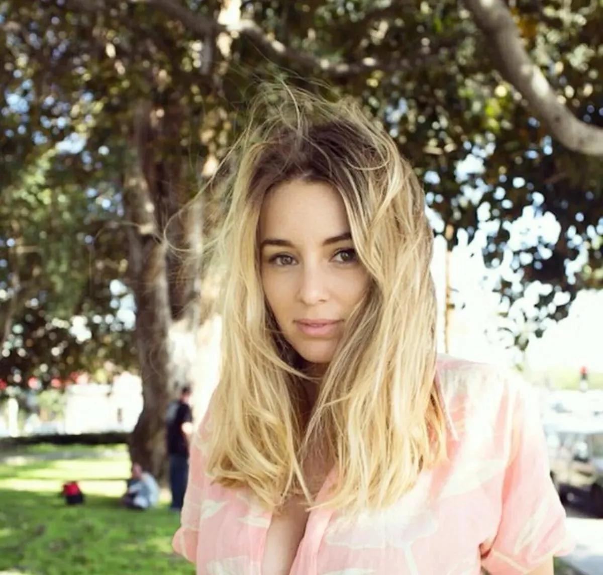 姬莉哈泽尔英文名,英国足球超模姬丽哈泽尔视频