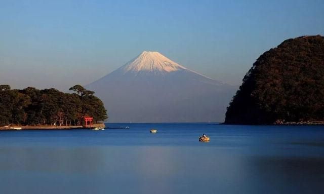 股市大跌640点，汇率再破144，1.6万亿撤离，日本要为美国买单？