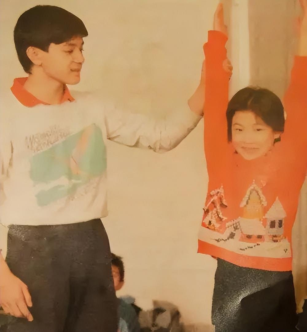 梁锦松一年收入多少亿,梁锦松为香港狂赚3万亿