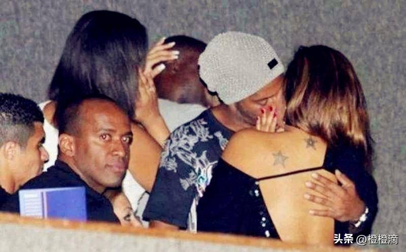 带梅西出道踢球的人,小罗从巅峰到低谷