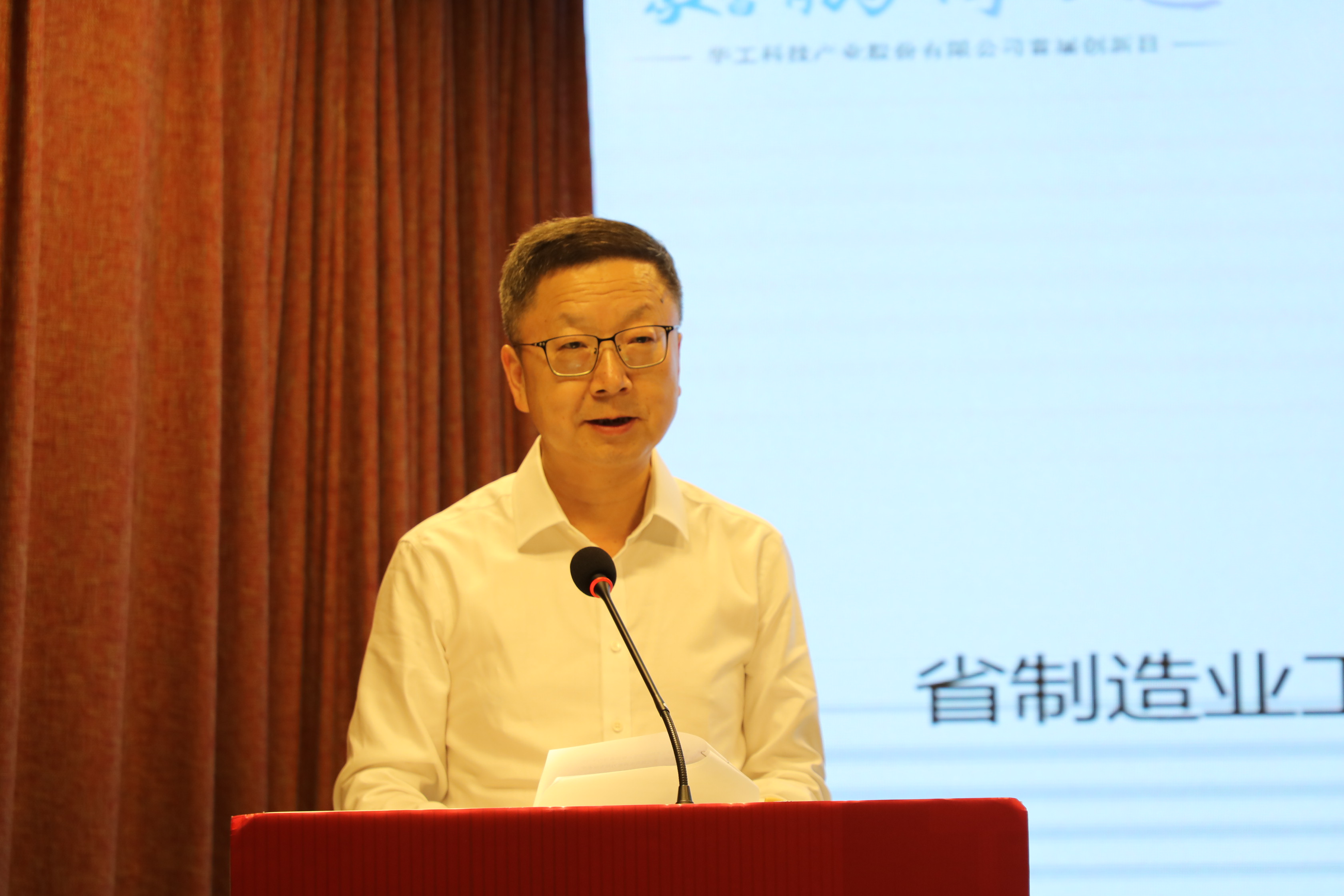 从一束产业之光到一片人才亮色武汉为卓越工程师开设“激光第一课堂”