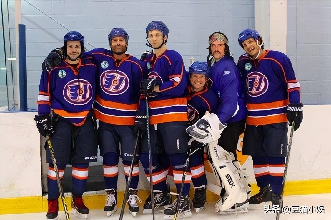 以教练为主题的《挑战星期天》，通过主角折射当地体育形势和矛盾