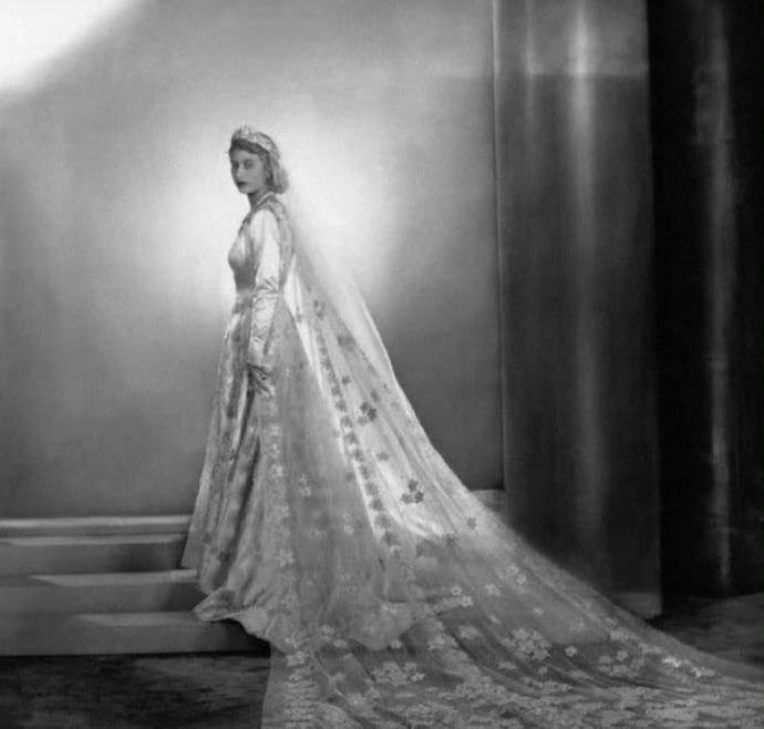 日军当着国军的面杀俘虏,日军侵华兽行