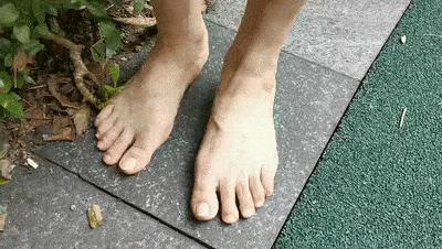 夏天脚气发作脚痒难忍用什么药膏,脚气痒脱皮有小水泡治疗小妙招