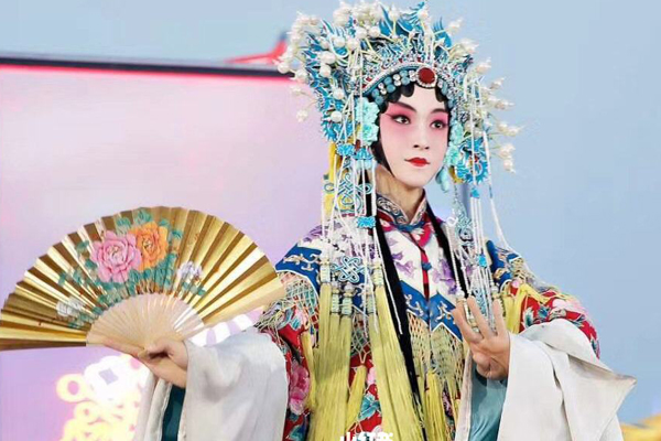 戏腔歌曲弘扬中国文化,民族唱法和戏腔唱法融合