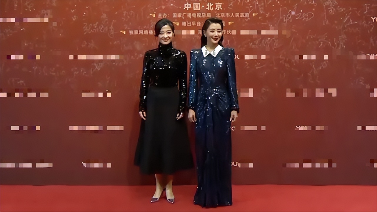 殷桃现身飞天奖典礼,殷桃闫妮颁奖典礼