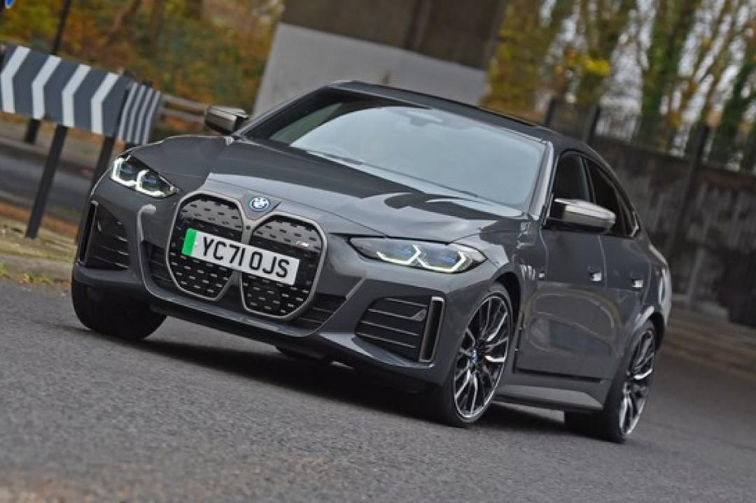 电动钢炮哪家强？德国人给极星2、BMWi4、Model3排了个大小王