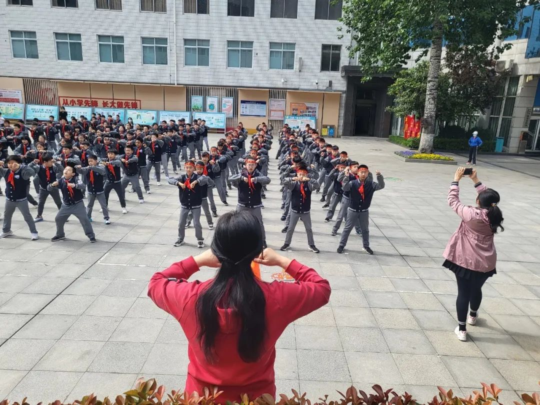 扬赛场体育精神展实验少年风采-河南省实验小学第十八届体育周