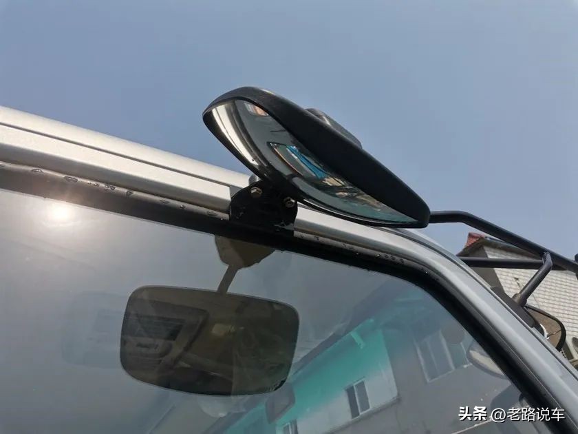 奥驰轻卡v2,飞碟奥驰x2和奥驰v2的区别