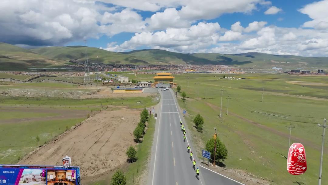 理塘天空之城照片,川西高原理塘