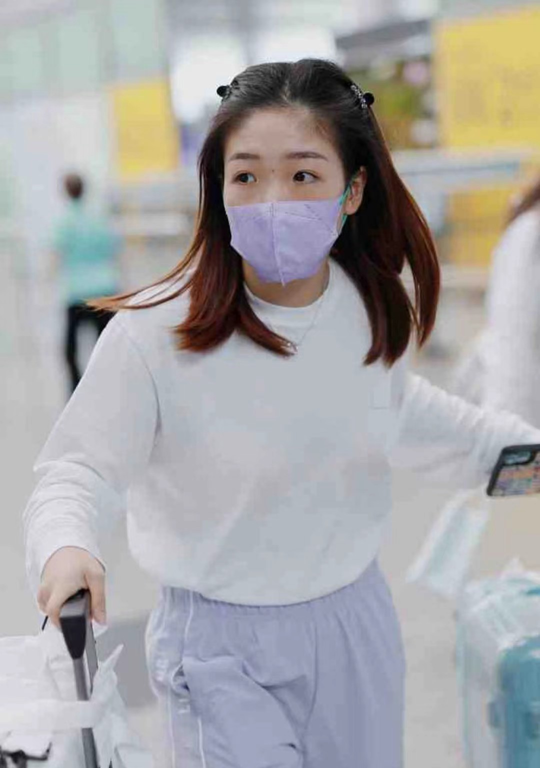 刘诗雯双手插兜,刘诗雯披头发照片