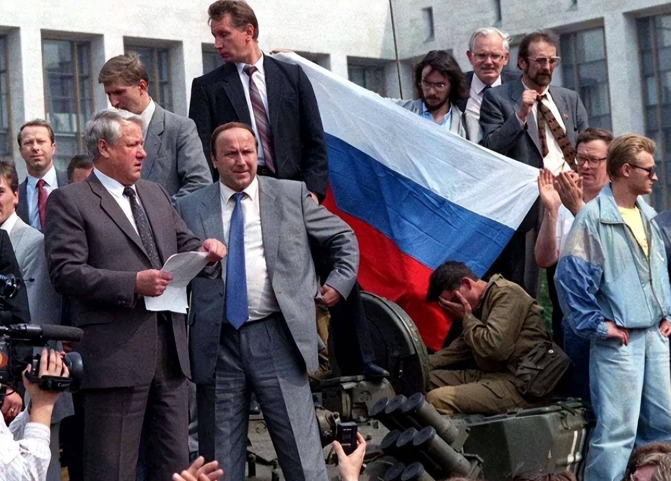 为什么俄罗斯金融寡头会被整治,俄罗斯寡头为什么喜欢去英国