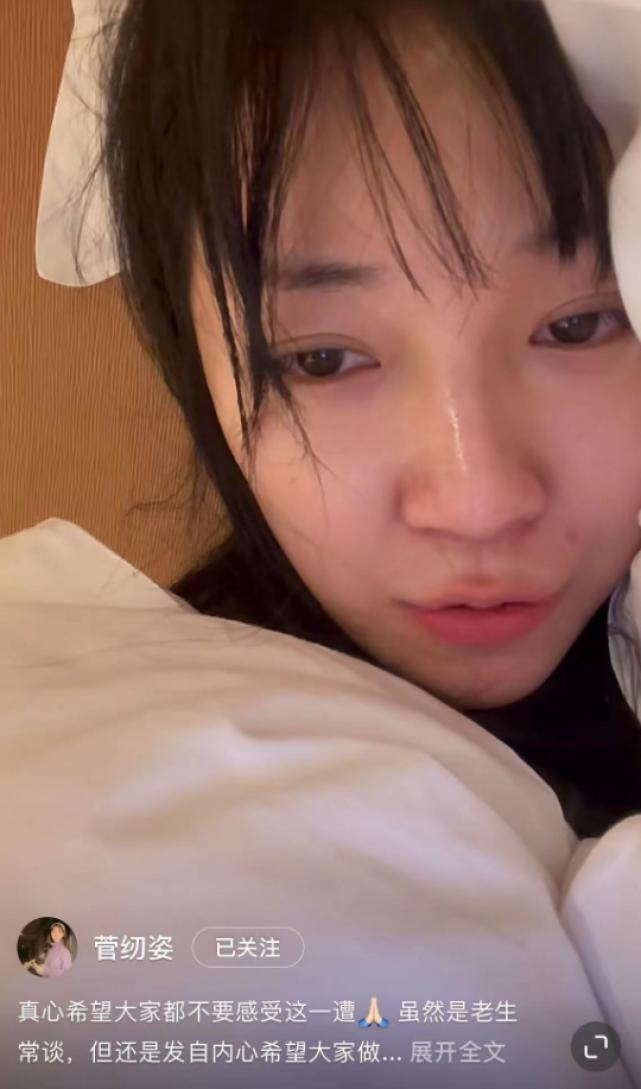 朱军妻子感染新冠，怕传染家人在家戴口罩，高烧39度嗓子发炎