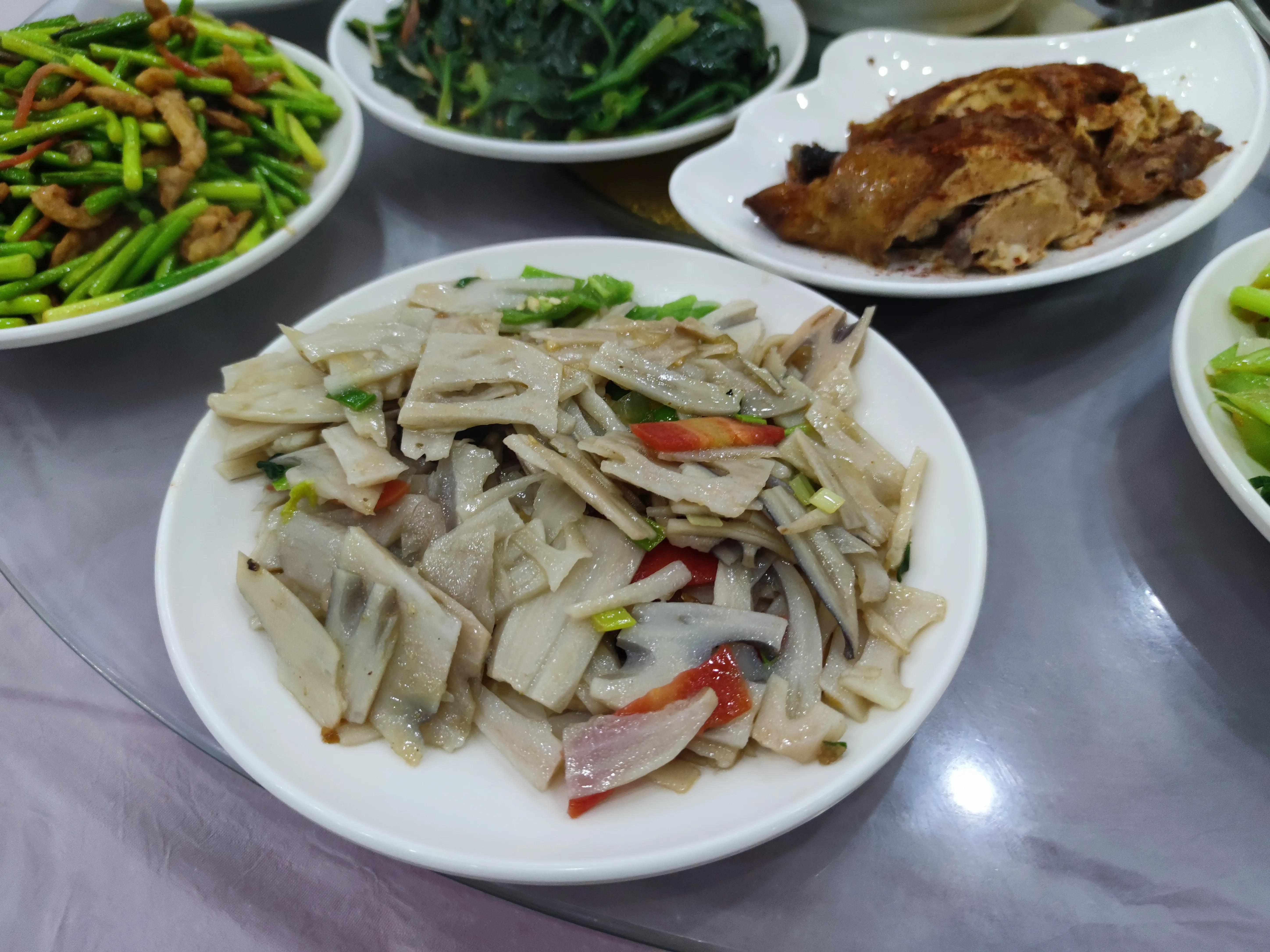 东北小伙13元自助餐,东北小伙吃自助餐视频