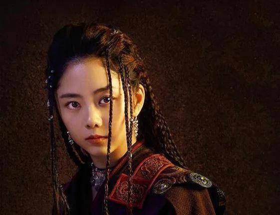 发量少发际线高减龄适合什么发型,发量少发际线后移适合什么短发