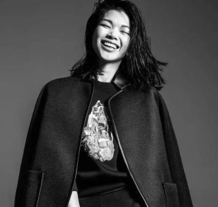 超模吕燕的丈夫和家人近况,超模吕燕全家