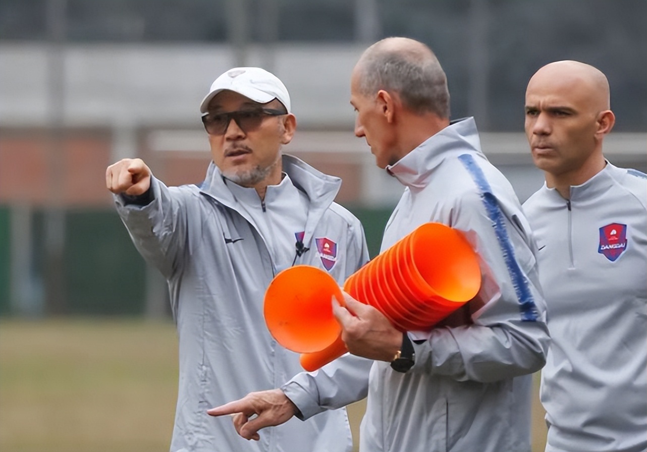 重庆队欠薪解决了吗,你如何看待重庆全队放弃欠薪