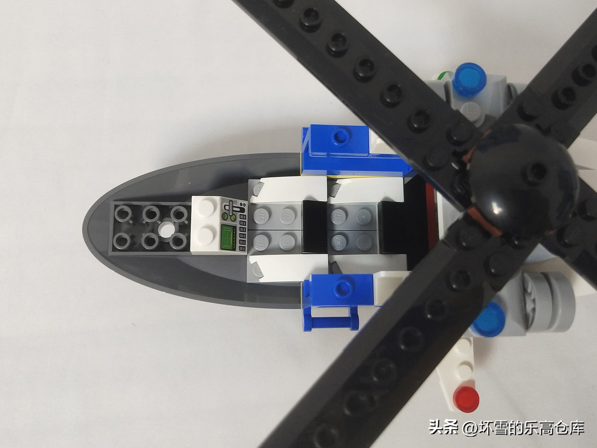 带磁铁的乐高,乐高60243警用直升机拼装视频