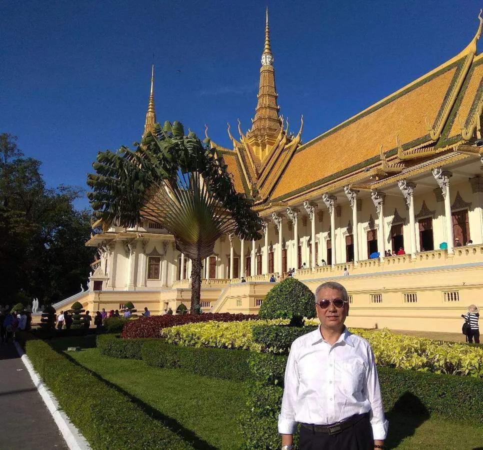 阴森森与金碧辉煌