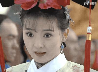 “妈妈真是个无用的中年妇女，她又不上班，竟然还指使爸爸晾衣服…...”