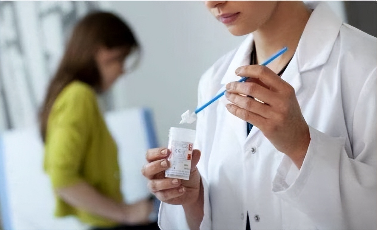 为什么月经过后还有褐色分泌物,为什么月经完了还会有褐色分泌物