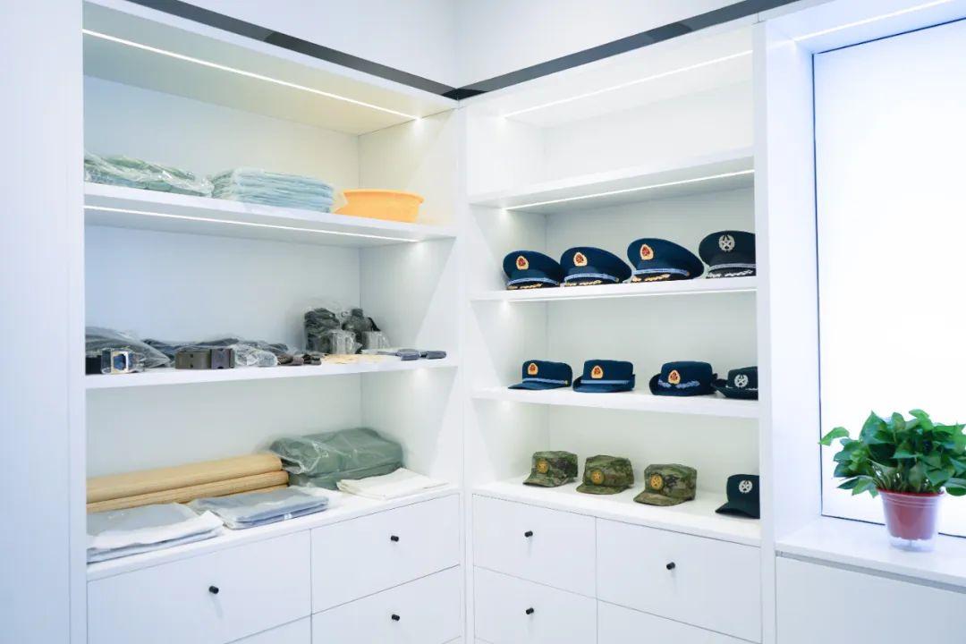 部队被装开箱,部队被装