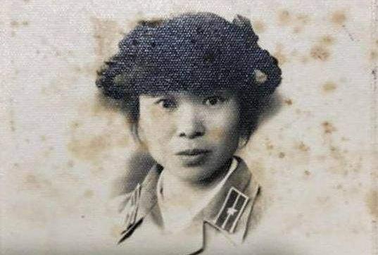 身穿15元鞋子老人向社会捐款1000万,老人穿15元鞋给家乡捐款1000万