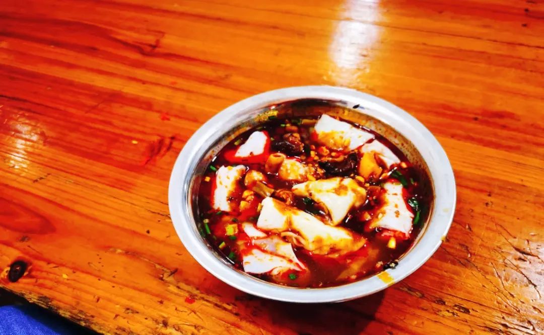 被一碗螺蛳粉耽误的夜宵宝藏,被螺蛳粉耽误的烧洋芋选手