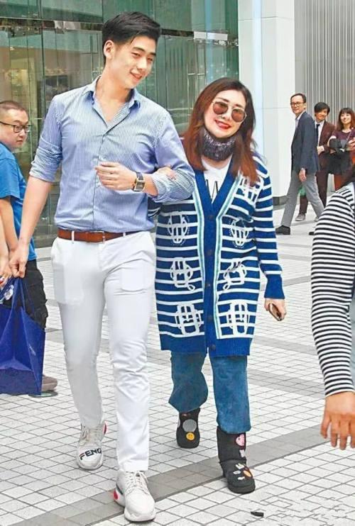 2013年何超盈,何超盈街头照