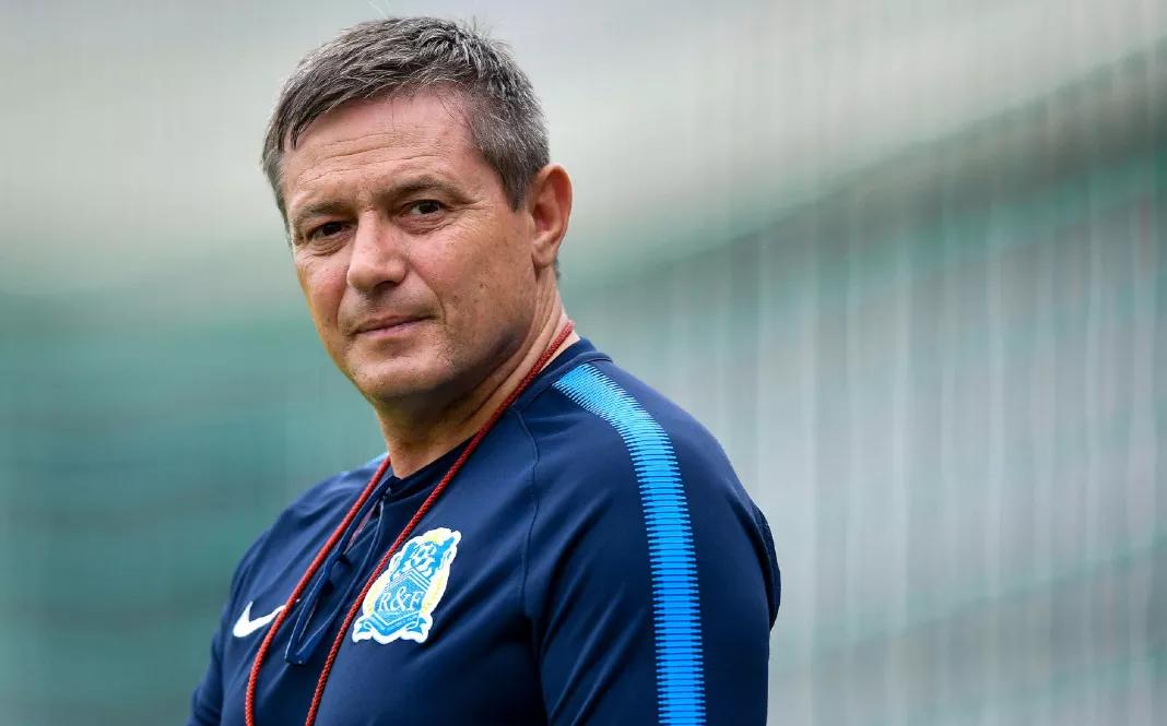 国足必须打好翻身仗，主教练在哪里，咱得好好白话白话