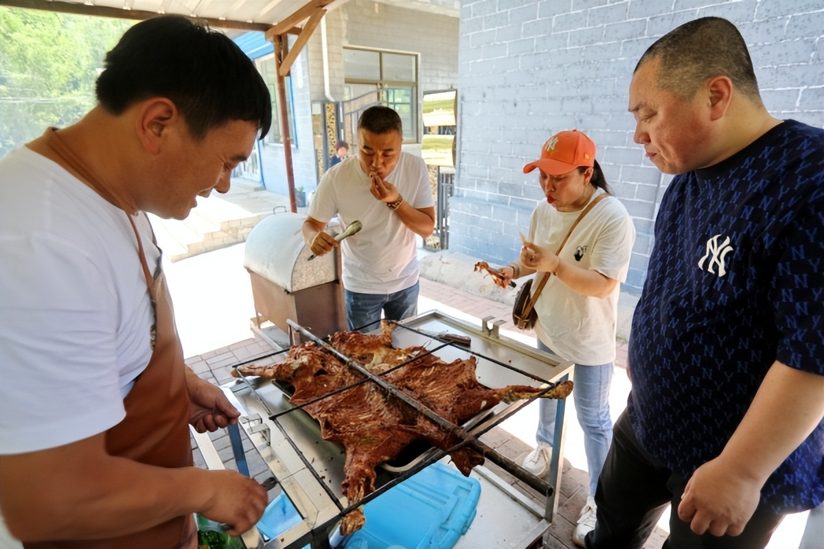 香蜜湖的烤全羊,世外桃源的烤全羊真香